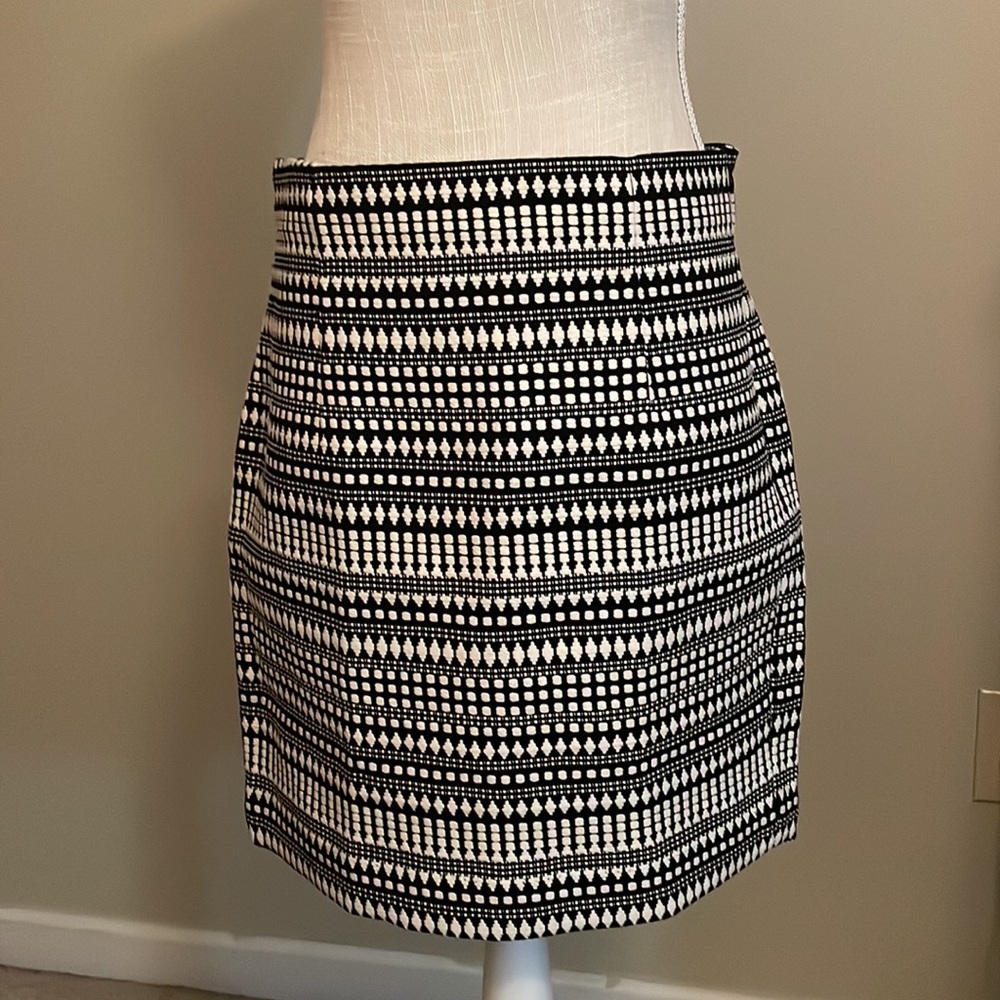 Chelsea & Theodore woven skirt - size 8 - NWT